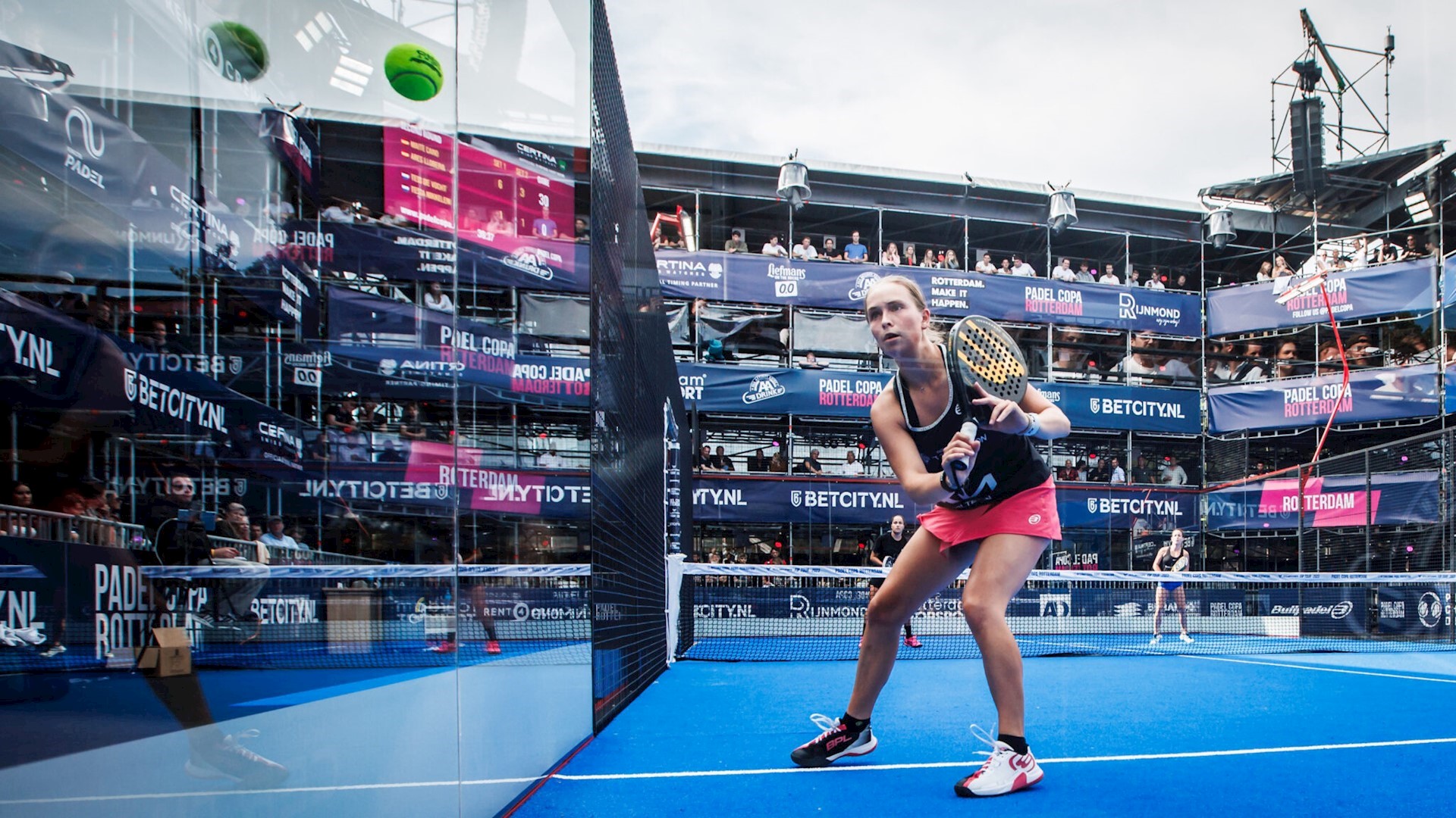 Onze Tess naar het WK Padel